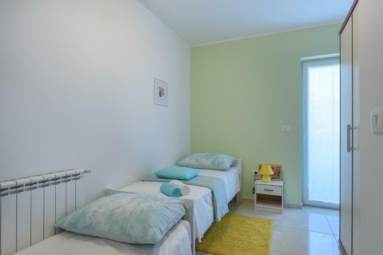 Apartment Perusko Pola Esterno foto