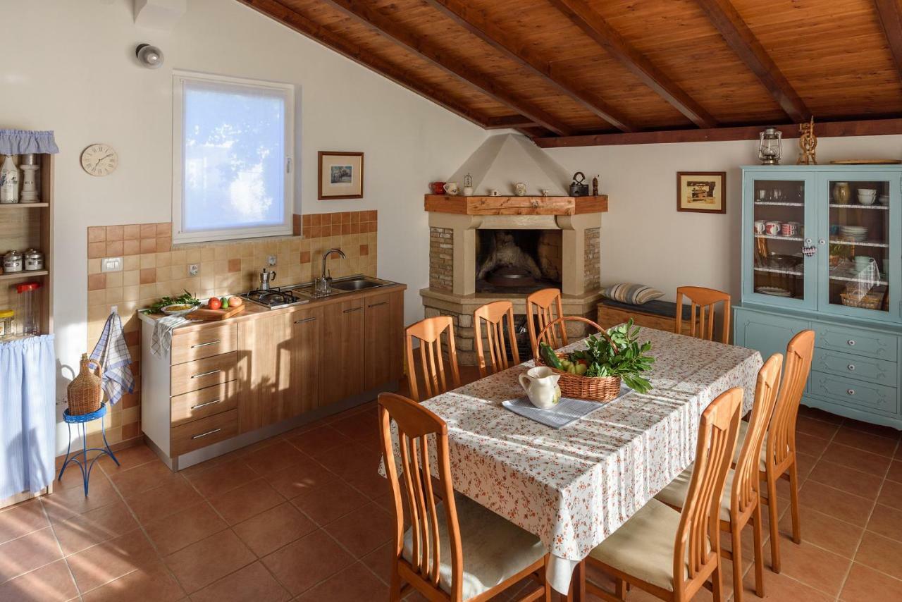 Apartment Perusko Pola Esterno foto